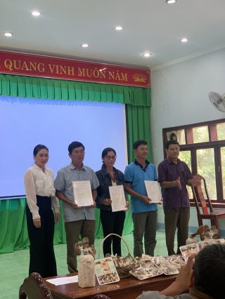 Trong buổi hội nghị đã trao giấy chứng nhận thành lập hợp tác xã cho 3 xã của huyện Tân Phú (Tà Lài, Núi Tượng và Đăk Lua).